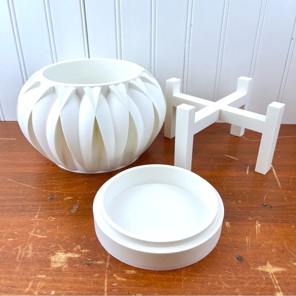 Halden Planter Pot, Indoor Planter w/ Drainage Hole and Drip Tray - Picture 7 of 8